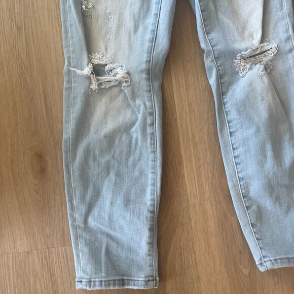 Judy Blue Natalie Distressed Boyfriend Jeans Size 3/26 Light Wash - Picture 3 of 12